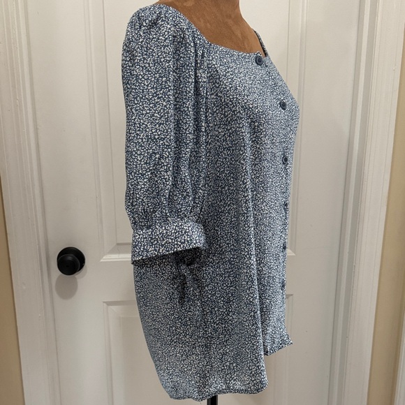 LC Lauren Conrad Free Flowing Ditsy Blue and White Blouse with Puff Sleeves - Picture 6 of 9